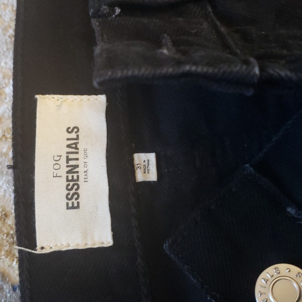 Essential Jeans - Picture 2 of 7